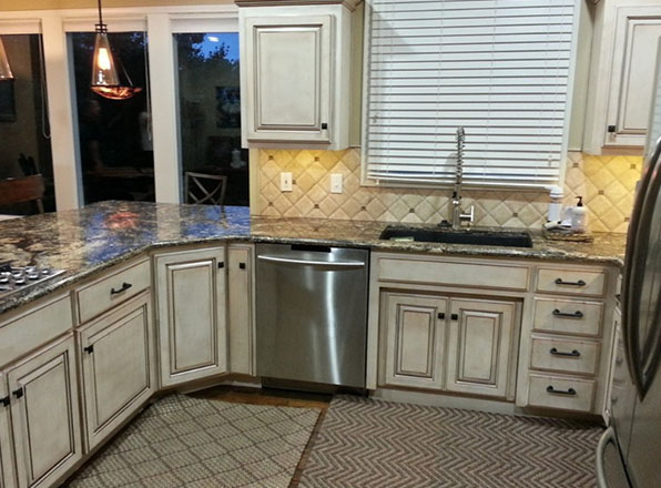 Kitchen-Remodeling.-white-cabinets.-Johnson-County-Kitchen-Remodeling